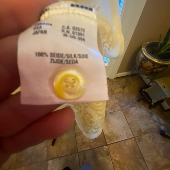 ESCADA YELLOW FLORAL BUTTON DOWN SILK TOP SIZE 44 - Picture 6 of 7